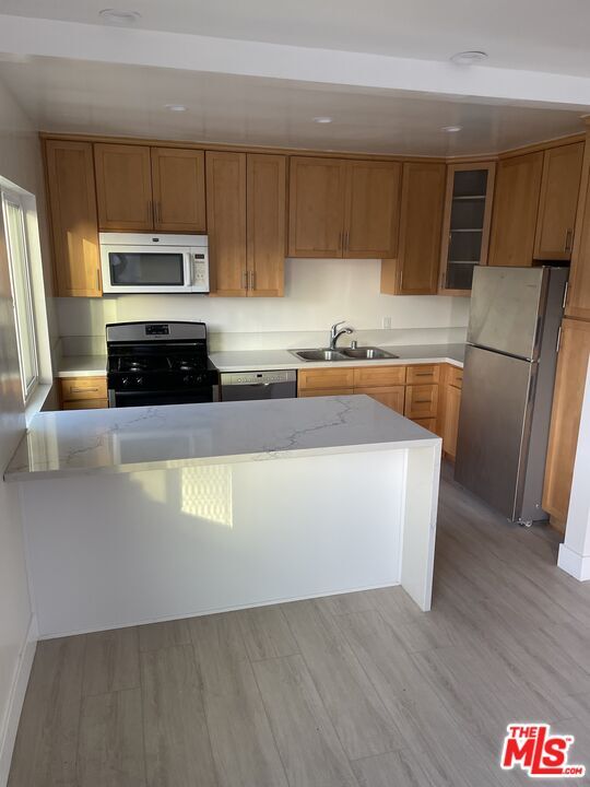 1963 17th St in Santa Monica, CA - Building Photo - Building Photo