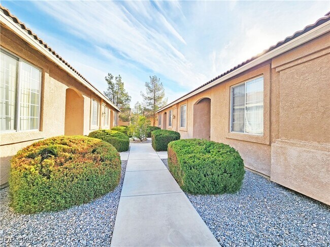 1340 Pocahontas Ave in Pahrump, NV - Building Photo - Building Photo