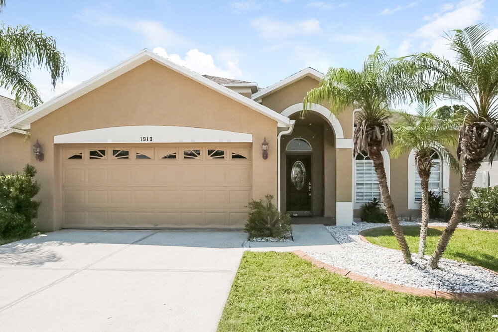 1910 Fruitridge St in Brandon, FL - Foto de edificio