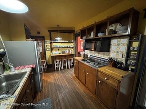 123 Plains Rd in New Paltz, NY - Foto de edificio - Building Photo