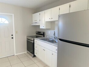 9264 Anita Ave in Englewood, FL - Building Photo - Building Photo