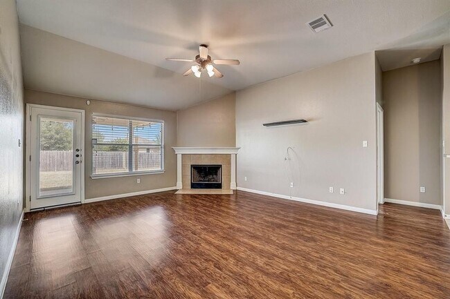 204 Kerley Dr in Hutto, TX - Building Photo - Building Photo