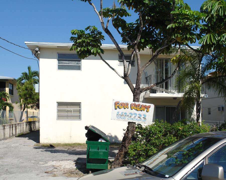 1645 SW 2nd St in Miami, FL - Building Photo