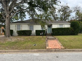 823 W 5th St in Tyler, TX - Building Photo