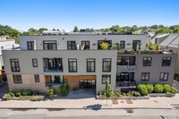 29 Woodbine St, Unit 302 in Somerville, MA - Foto de edificio - Building Photo