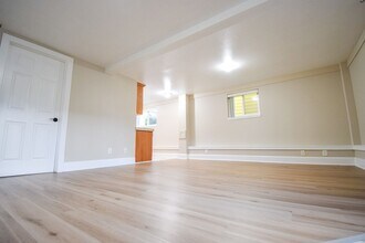 128 SE 22nd Ave in Portland, OR - Building Photo - Building Photo