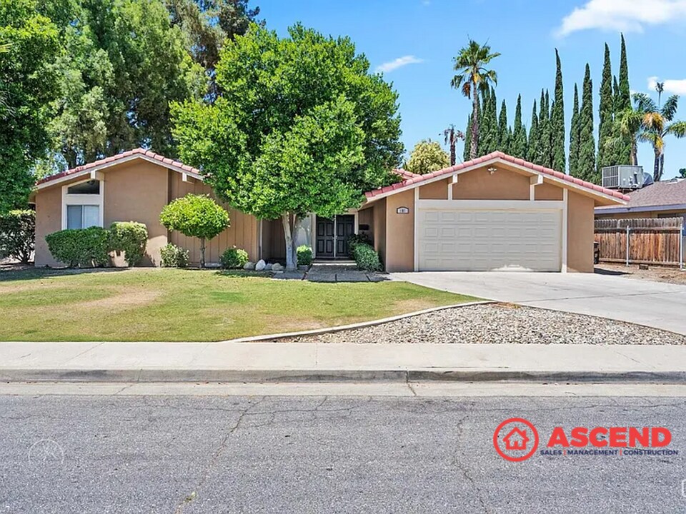 805 Sesnon St in Bakersfield, CA - Building Photo