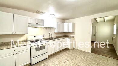 13249 Osage Rd in Apple Valley, CA - Building Photo - Building Photo