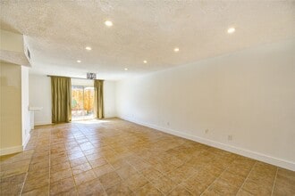 9031 Sharpcrest St in Houston, TX - Building Photo - Building Photo