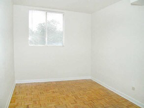Edgehill Terrace Apartments in Charlotte, NC - Building Photo - Interior Photo