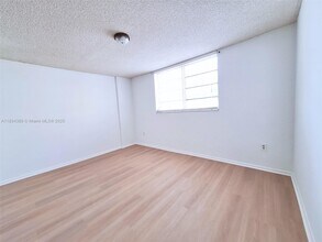 1357 Collins Ave in Miami Beach, FL - Building Photo - Building Photo