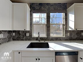 398 Metro Ln in West Sacramento, CA - Foto de edificio - Building Photo