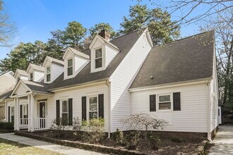 8245 Charles Crawford Dr in Charlotte, NC - Foto de edificio - Building Photo