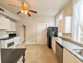 2322 Stratford Ave in Cincinnati, OH - Building Photo