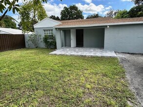 1440 SW 30th St in Fort Lauderdale, FL - Building Photo - Building Photo