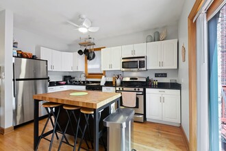 1833 N Wolcott Ave in Chicago, IL - Building Photo - Interior Photo