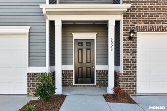 6028 Jasmine Br Rd in Charlotte, NC - Foto de edificio - Building Photo