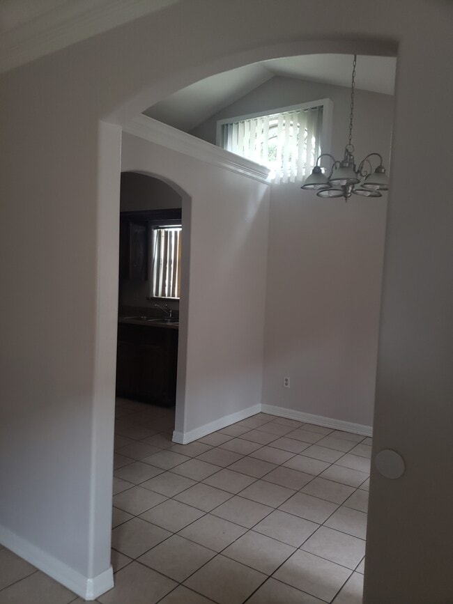 2500 Tahiti Dr, Unit #4