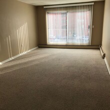 4811-4855 55 St in Red Deer, AB - Building Photo - Building Photo