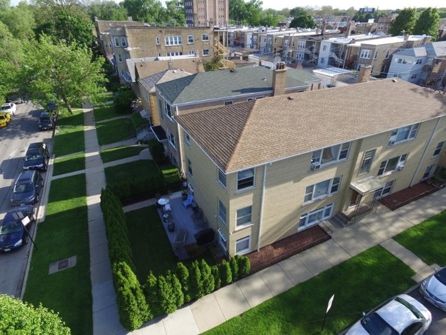 2301 W Glenlake Ave in Chicago, IL - Building Photo - Building Photo