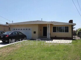 6323 Connie Dr in San Diego, CA - Building Photo