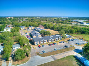 Blue Sky Apartments in Ardmore, OK - Foto de edificio - Building Photo