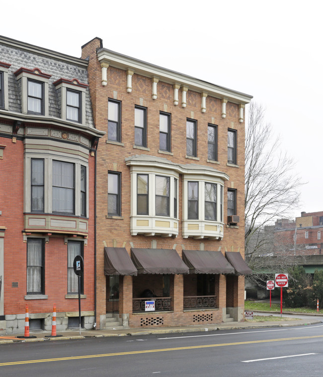 836-838 Main St in Wheeling, WV - Foto de edificio - Building Photo