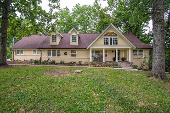 629 Brook Hollow Rd in Nashville, TN - Foto de edificio - Building Photo
