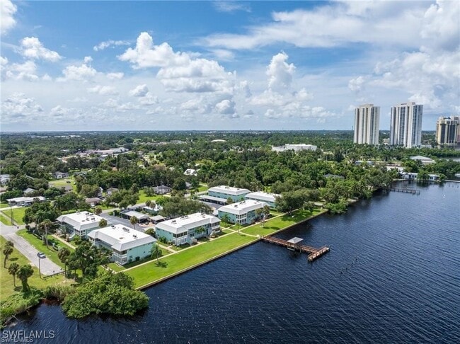 property at 3225 E Riverside Dr