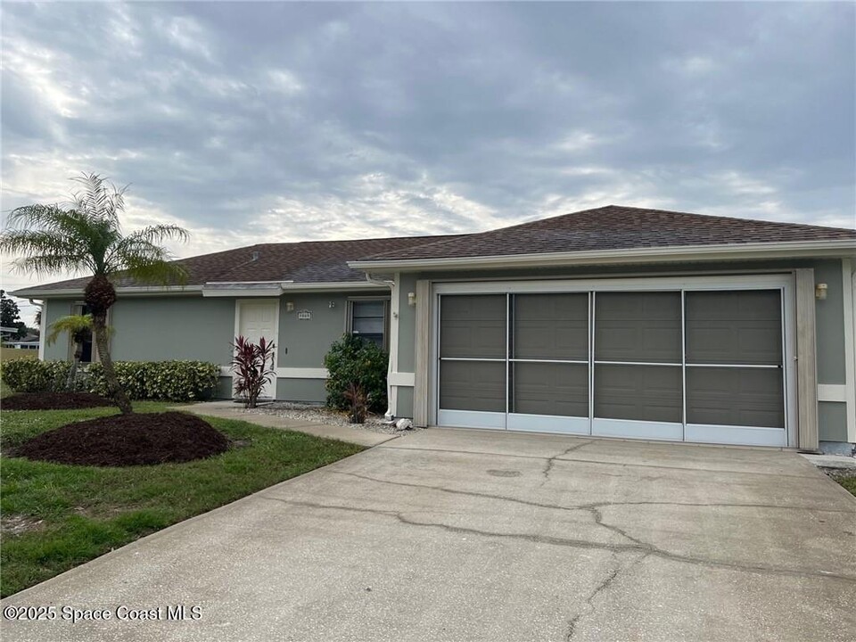 1065 Seamist Ln in Sebastian, FL - Building Photo