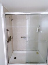 10966 Rochester Ave in Los Angeles, CA - Building Photo - Building Photo