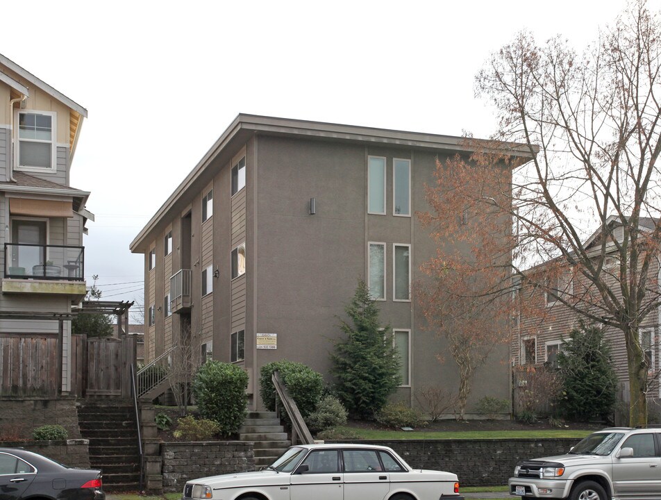 California Avenue Apartments in Seattle, WA - Building Photo