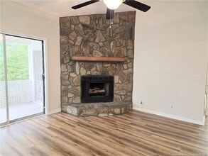 6768 Willowbrook Dr in Fayetteville, NC - Foto de edificio - Building Photo