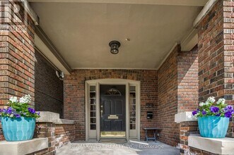 6 Oriole Gardens in Toronto, ON - Building Photo - Building Photo