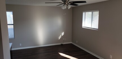 737 Commerce St in Pleasanton, TX - Building Photo - Building Photo