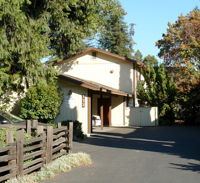 732 Beaver St in Santa Rosa, CA - Building Photo - Building Photo