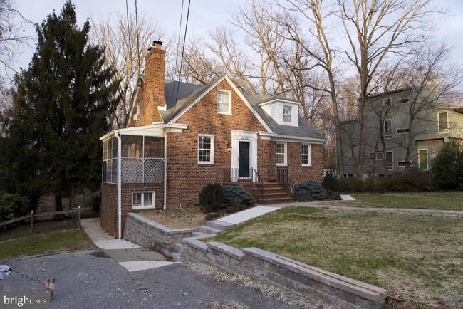 property at 906 Litchfield Rd