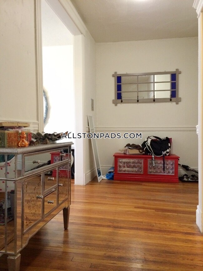 5 Walbridge St, Unit 18 in Boston, MA - Building Photo - Building Photo