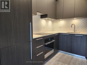 65 Broadway Ave in Toronto, ON - Building Photo - Building Photo