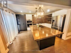 249 Marble Pl in Newmarket, ON - Building Photo - Building Photo