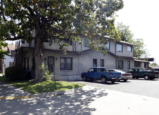 211 Woodbine St in Hot Springs National Park, AR - Building Photo - Building Photo