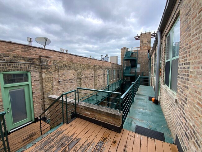 1701 N Damen Ave in Chicago, IL - Building Photo - Building Photo