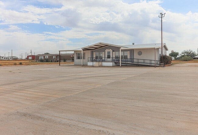 4448 E Morning Glory Rd in Gardendale, TX - Building Photo - Building Photo