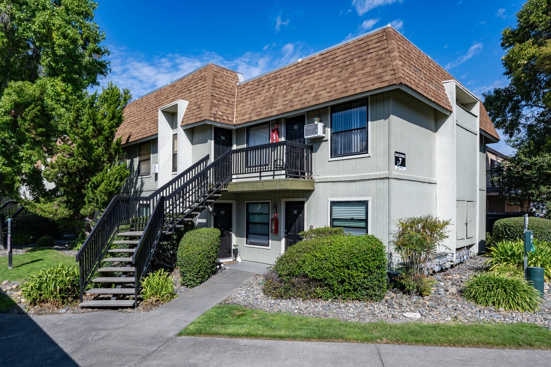 McDouall Apartments in Rohnert Park, CA - Foto de edificio