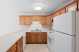 308 Golf View Rd in Cecil, WI - Building Photo - Building Photo