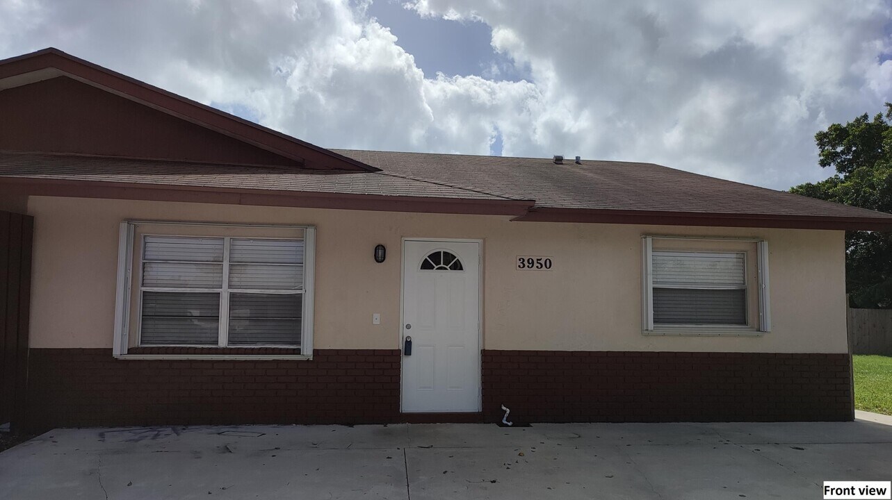 3950 Loni St in West Palm Beach, FL - Building Photo
