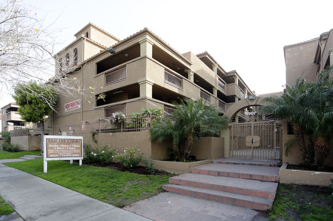 Durant Court in Santa Ana, CA - Foto de edificio - Building Photo