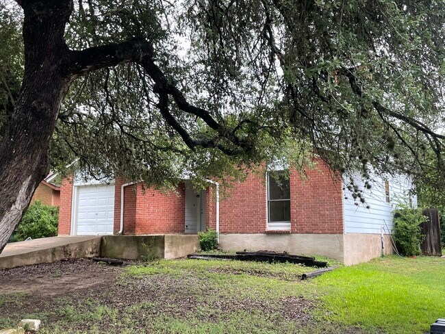 2017 Nevada St in San Marcos, TX - Building Photo - Building Photo