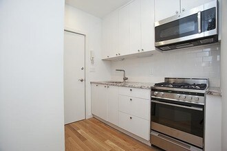 44 Carmine St in New York, NY - Foto de edificio - Building Photo