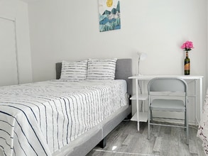4594 Vía Torino in Las Vegas, NV - Building Photo - Building Photo